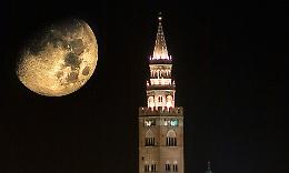 Torrazzo e Museo Verticale aperti per guardare luna e pianeti al telescopio