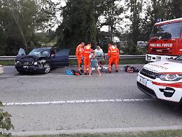 Schianto frontale, tre feriti: due sono gravi