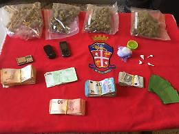 Riforniva spacciatori, arrestato: sequestrati marijuana, cocaina e 12.860 euro