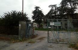 Nelle ex porcilaie due auto e targhe rubate