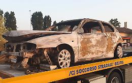 Auto a gas in fiamme all'area di servizio