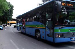 Bus, abbonamento più caro. Protestano le mamme degli studenti