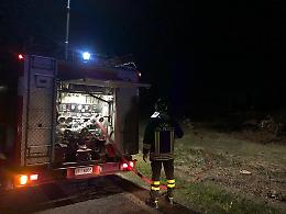 FOTO Piromane, nuovo incendio doloso a Scandolara Ravara