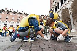 FOTO Puliamo il mondo, i bambini in missione per l'ambiente