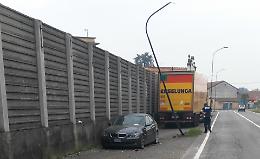 Scontro, danni e fuga: scoperto, multa da 1.500 euro