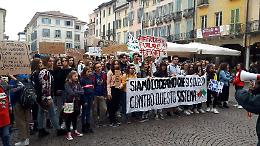 Crema, sciopero per il clima: gli studenti scendono in piazza