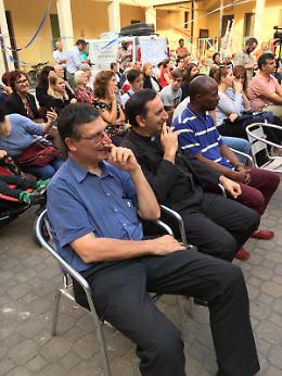 FOTO  Il saluto a don Pezzetti, prete degli ultimi