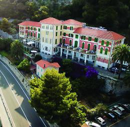 Hotel del Golfo, cinque in lizza per la gestione
