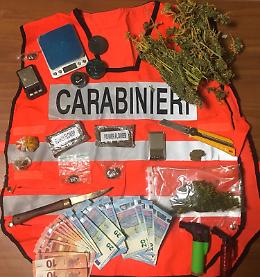 Droga, arrestati due giovani spacciatori di 20 e 18 anni