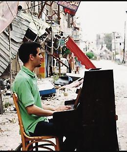 Il pianista di Yarmouk si racconta con le parole e con la sua musica
