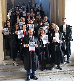 Avvocati penalisti in sciopero, flash mob contro la Spazzacorrotti