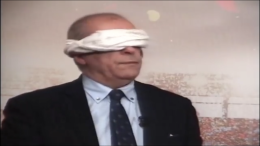 Bendato in diretta tv: la singolare protesta del giornalista cremonese Ciro Corradini