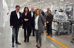 Giorgia Meloni all'Ancorotti Cosmetics: 'Eccellenza italiana'
