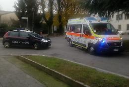 Cade dalla bicicletta in discesa, 26enne ferita
