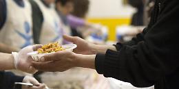 Senza cibo e casa: in 491 bussano ai centri d'ascolto