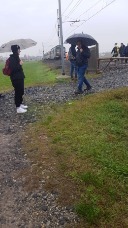 Il treno bloccato appena prima di Treviglio