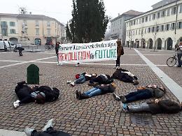 FOTO Fridays for future, il flash mob a Crema