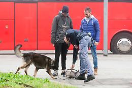 FOTO I controlli della polizia con il cane antidroga alla stazione di Cremona