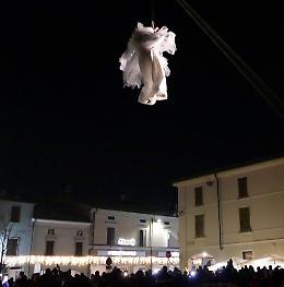 Notte magica: tutti i nasi all'insù, scende Santa Lucia