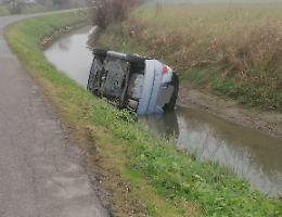 Fuori strada, ferite non gravi per una 37enne