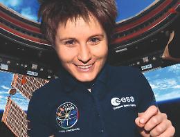 AstroSamantha dopo 19 anni lascia l'Aeronautica