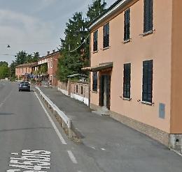 Il vicino si accorge dei ladri e li mette in fuga