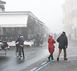 Mercato, gli ambulanti: 'Noi paghiamo, basta abusivi'