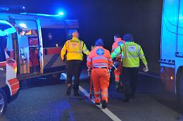 FOTO Gravissimo incidente in tangenziale: due feriti e traffico in tilt