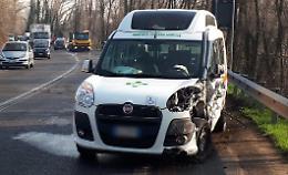 Schianto in via Visconti, 2 persone coinvolte