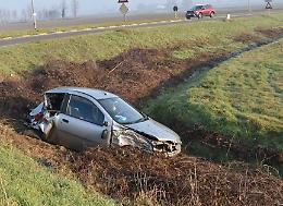 Scontro tra auto e camion, feriti marito e moglie incinta
