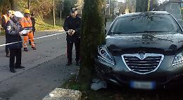 Con l'auto contro recinzione e pianta, non ce l'ha fatta il 66enne di Crema