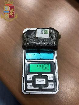 Detenzione e spaccio di hashish, denunciato 26enne