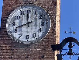 Torre civica, nuovi problemi per l'orologio