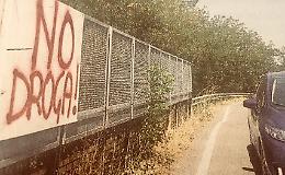 Droga: inseguimento e fuga in autostrada