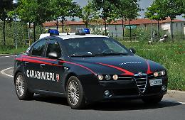 Calci ai carabinieri dopo il furto al supermercato, arrestati