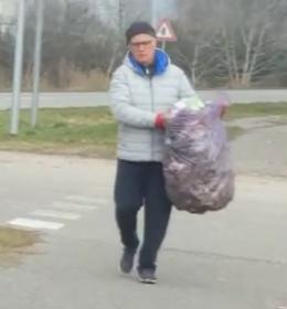 Rifiuti gettati nel cavo, gli assessori lo ripuliscono
