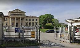 Bagni imbrattati allo Stanga: «Ora gli studenti puliscano»