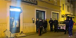 VIDEO Banda dell’acetilene in azione: fatti saltare due bancomat