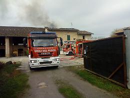 Incendio a Corte Madama, a fuoco il tetto