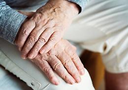 Coronavirus, «Serve lo screening a tutti gli operatori socio-assistenziali»