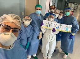 Coronavirus, dimessa la super nonna: «Feroce lotta quotidiana» 
