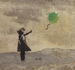 Coronavirus, un emulo di Banksy ha dipinto la speranza
