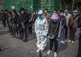 Coronavirus: la Cina ricorda le vittime, in Usa 1480 morti in 24 ore