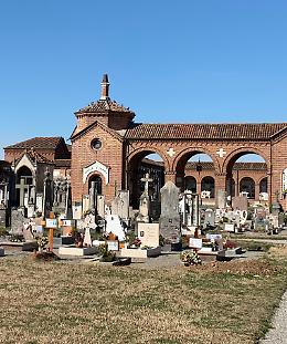 Coronavirus, Soncino: sigillati 4 cimiteri, delega ai fioristi