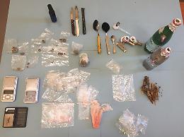 Droga in casa, arrestata spacciatrice di 21 anni
