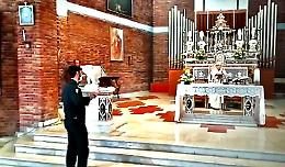 Le norme anti-Covid vietano riti religiosi con «partecipazione popolare»: hanno fatto bene i carabinieri a interrompere la messa di don Lino alla quale hanno partecipato alcuni fedeli?