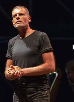 Stefano Massini: «Noi siamo utili»