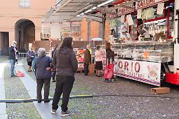 Coronavirus, torna il mercato: coda lunga e disciplinata