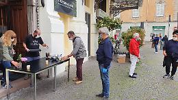 Coronavirus, Casalmaggiore: sprazzi di normalità con il caffè d'asporto sul Listone