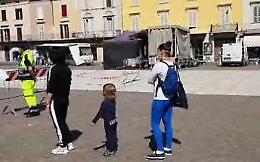 VIDEO Mercato a Casalmaggiore fra code e ingressi contingentati